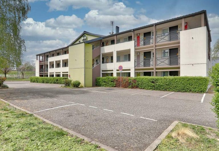 BB HOTEL Clermont Ferrand Le Brezet Aeroport 768x530