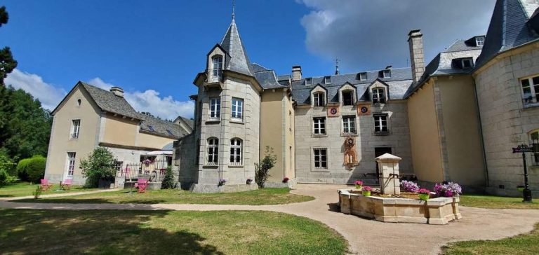 Chateau dOrfeuillette Albaret Ste Marie commune de La Garde 768x364