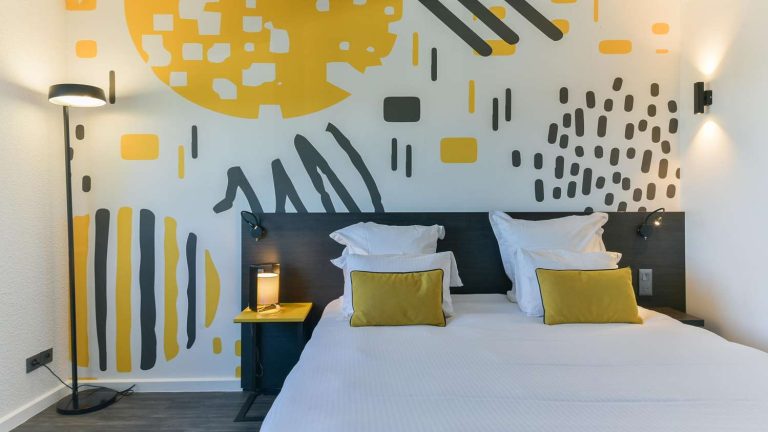 Hotel Golden Tulip Roissy Saint Witz bed 768x432