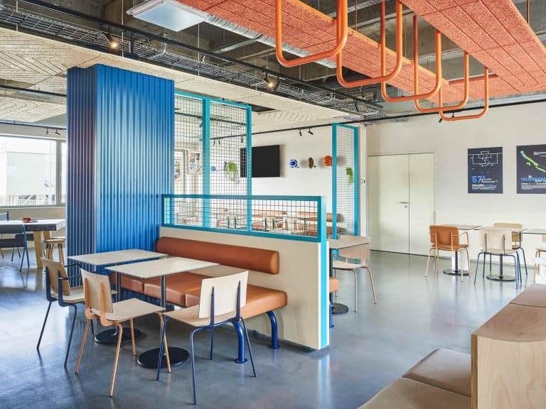 b6j2 ho 00 p 2048x15361 768x576